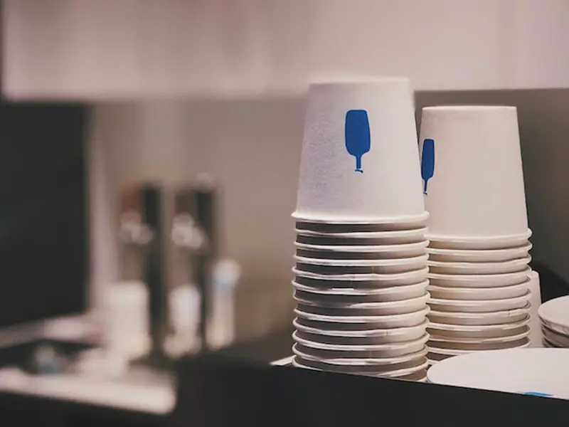 Recubrimientos de barrera a base de agua para envases de papel para alimentos.